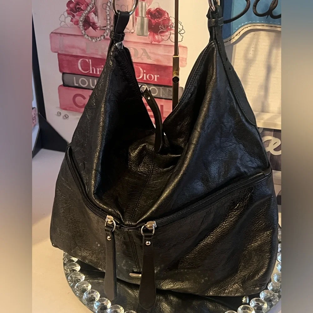 Pulicati black leather shoulder bag, made in Italy.